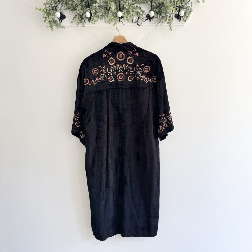 Anthropologie Black Floral Embroidered Velvet Kimono Cardigan S/M #LH - Picture 3 of 5